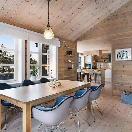 فيلة Five Bedroom Holiday